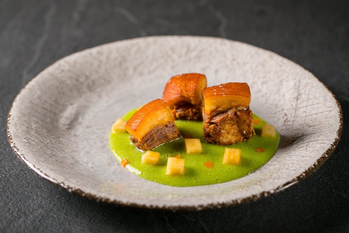 Bunker Kitchen - Cochinillo, piselli, kimchi di rape