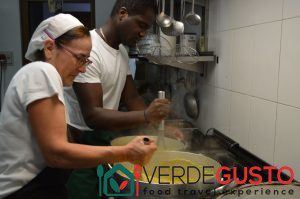 Lavorazione della farinata ©VerdeGusto