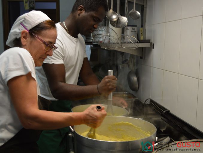 Lavorazione della farinata ©VerdeGusto