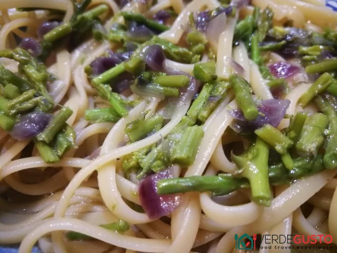 Pasta with wild asparagus -© photo Anna Bruno/Verdegusto