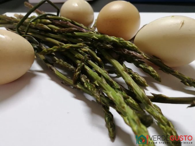asparagi selvatici e uova -©Foto Anna Bruno/VerdeGusto