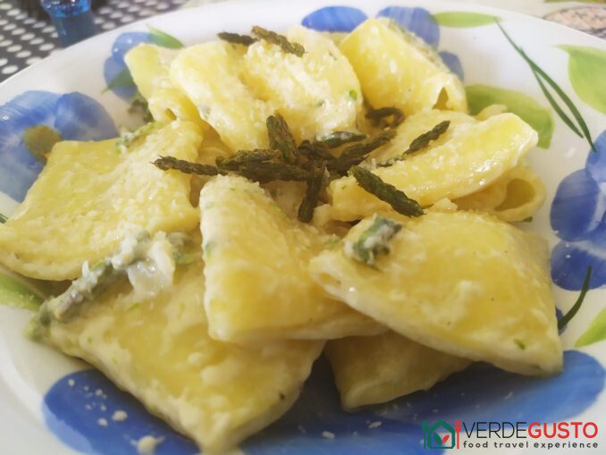 Paccheri con pesto agli asparagi selvatici -©Foto Anna Bruno/VerdeGusto