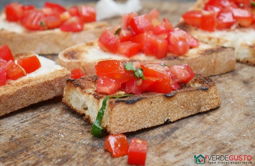 Bruschetta al pomodoro e basilico