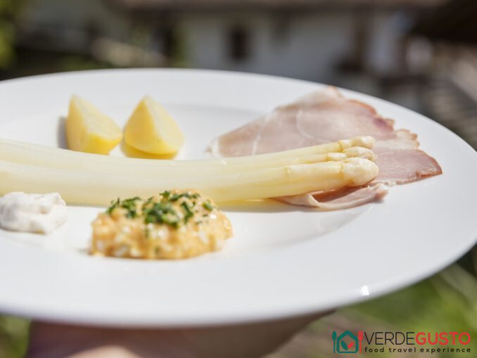 Asparagi con salsa bolzanina - Foto Gallo Rosso/Frieder Blickle