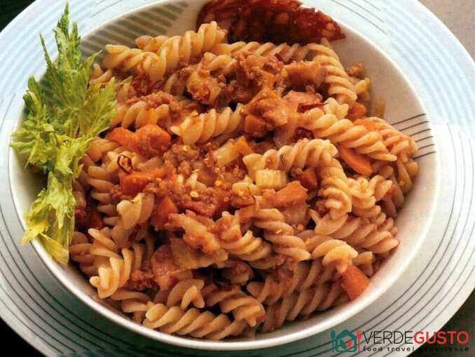 Fusilli con salame e ricotta alla irpina