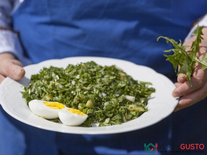 Insalata al dente di leone con uova - foto Gallo Rosso/Frieder Blickle.