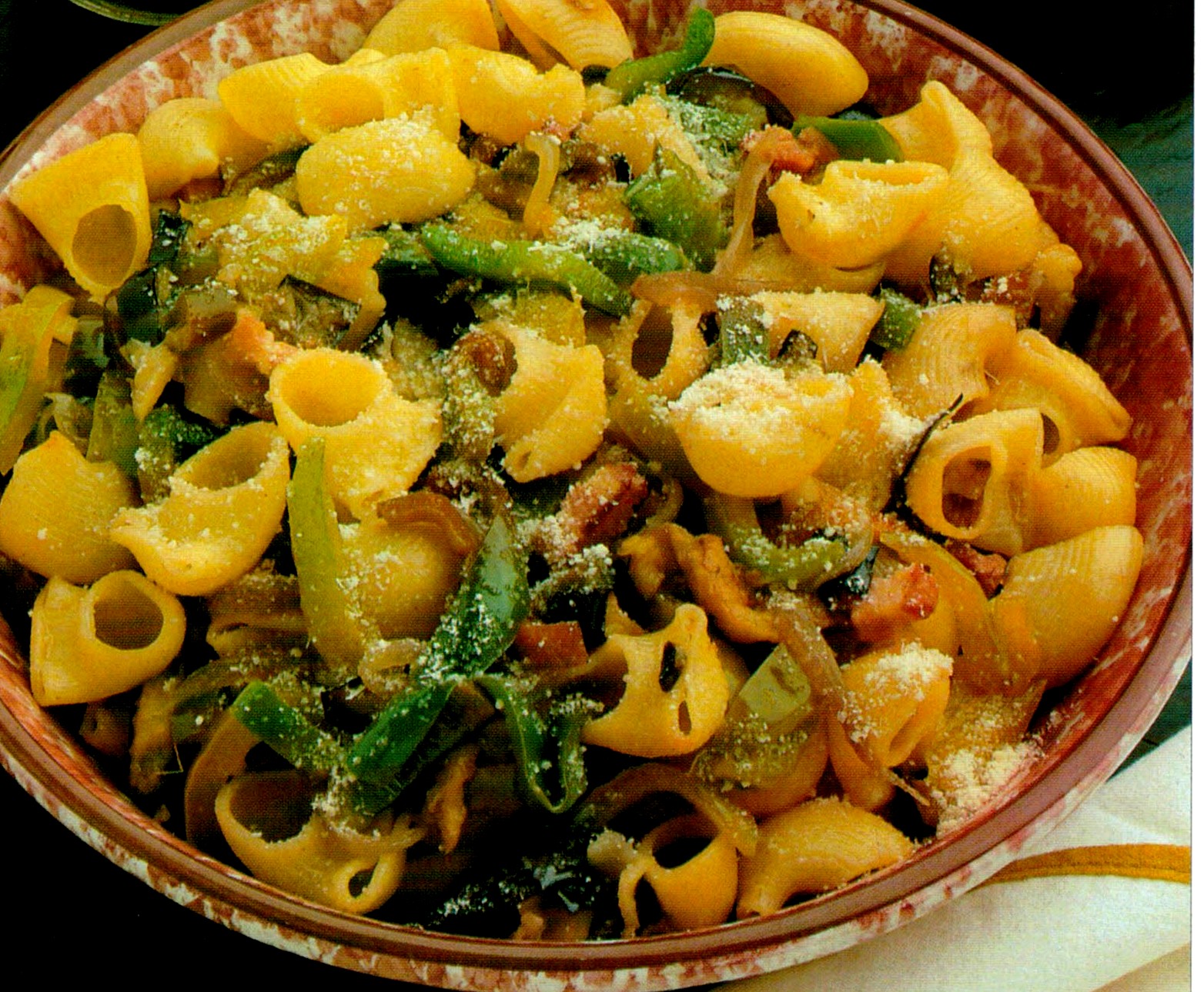 Pasta bocche di leone alla partenopea con ortaggi misti
