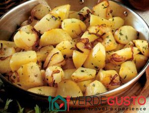 Patate a spicchi in padella