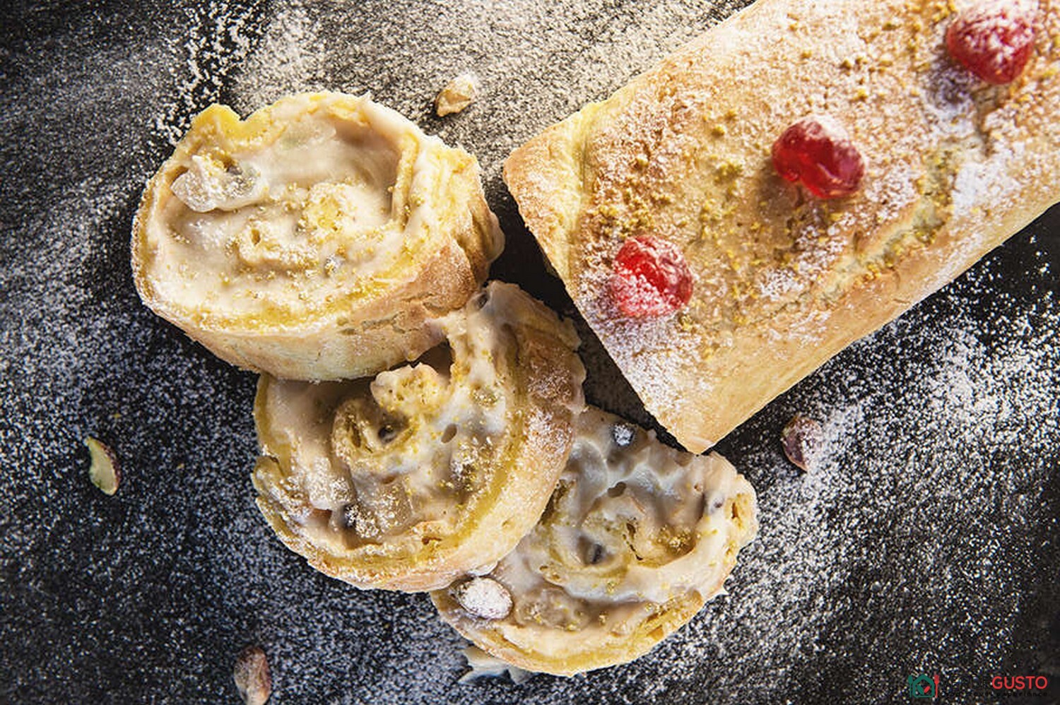 Rotolo alla ricotta con canditi e gocce di cioccolato fondente