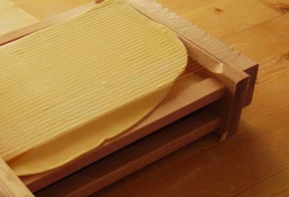 Spaghetti alla chitarra, strumento