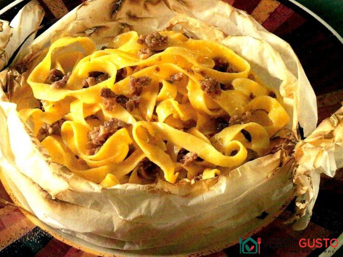 Tagliatelle con salsiccia al cartoccio