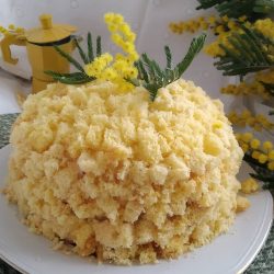 Torta mimosa con crema diplomatica