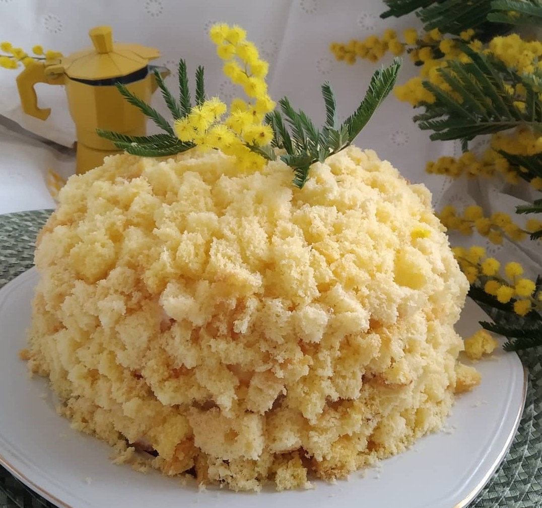 Torta mimosa con crema diplomatica
