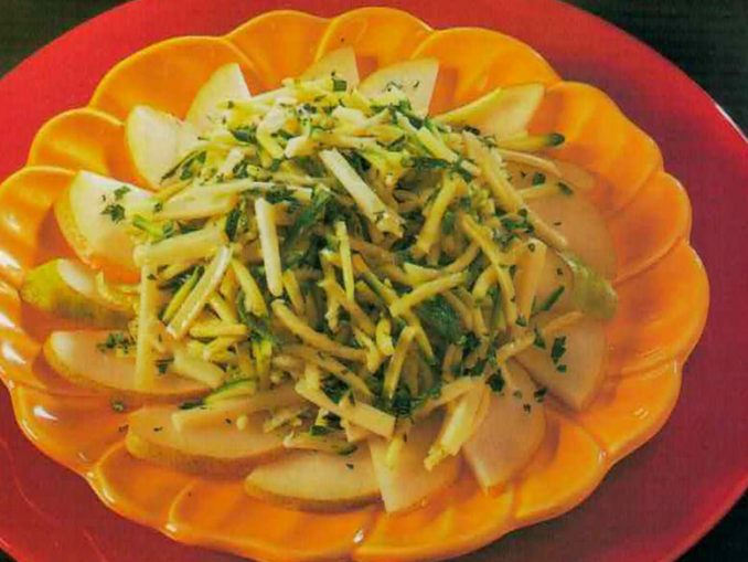 Zucchini, pear and cheese salad