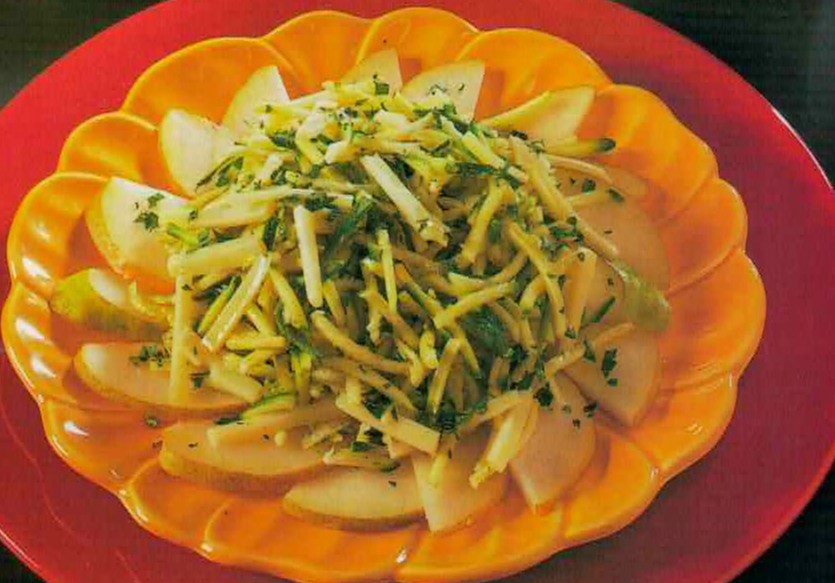 Insalata di zucchine, pere e formaggio