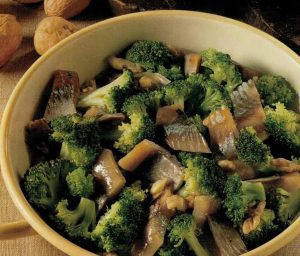 Broccoli con arringhe e noci