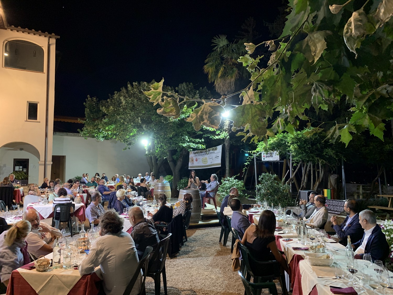 Momenti conviviali della Festa del Vino a Montecarlo, Lucca