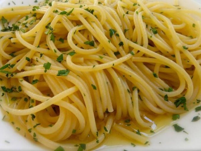 Spaghetti con colatura di alici di Cetrara