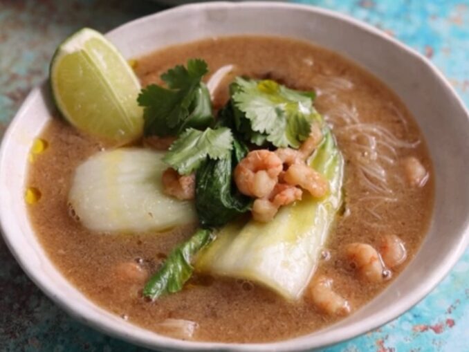 Zuppa di gamberetti e curcuma