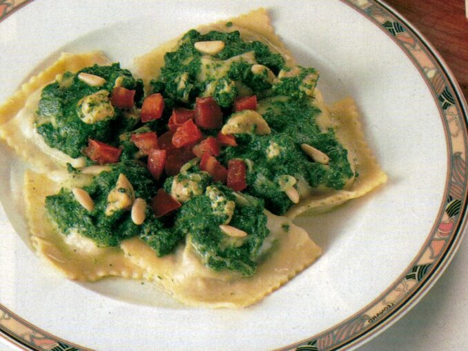 Ravioli di pesce con salsa ai pinoli