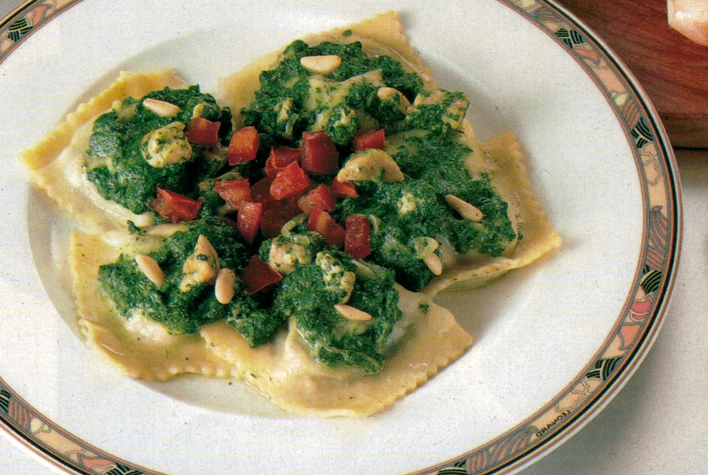 Ravioli di pesce con salsa ai pinoli