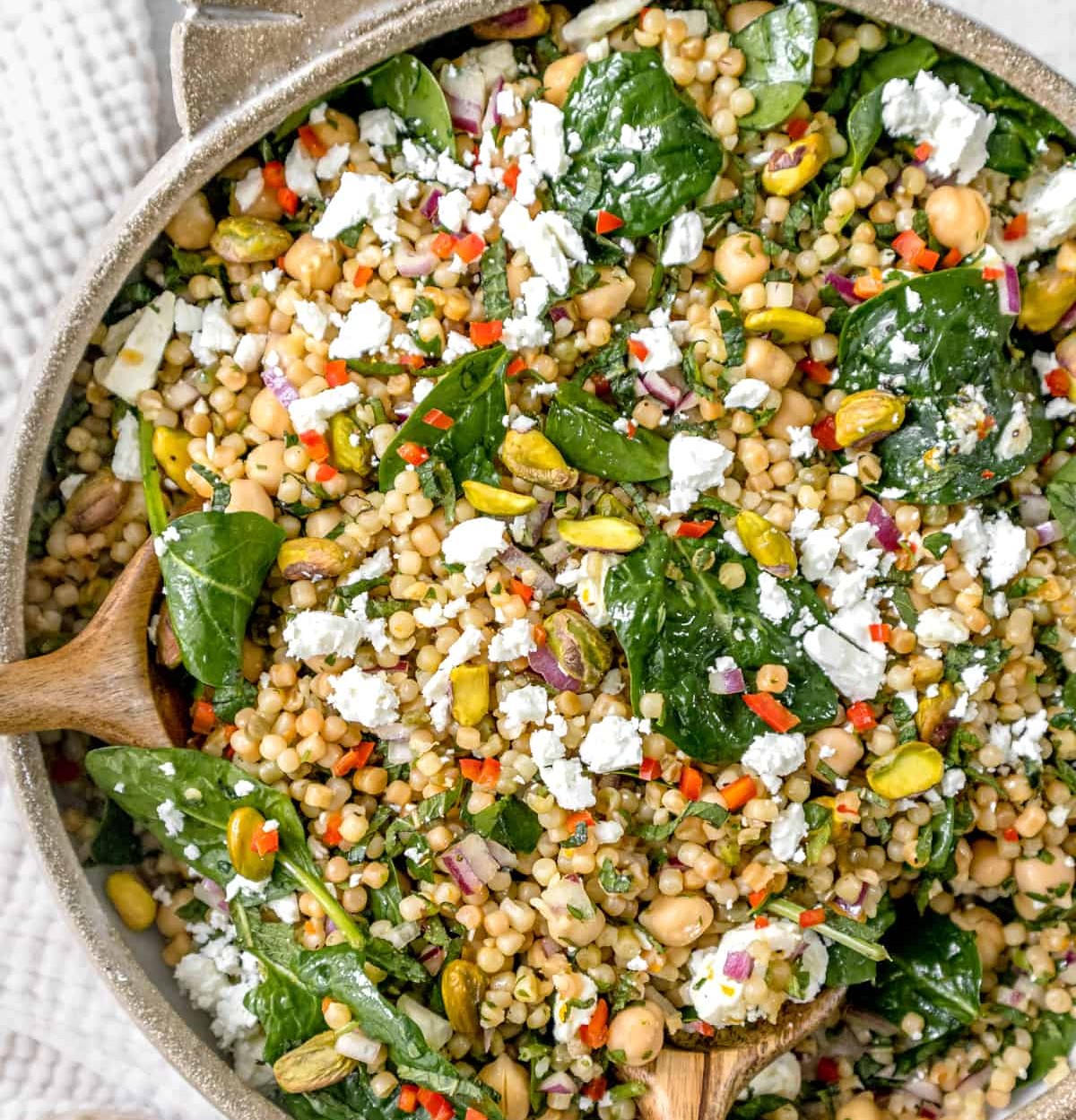 Insalata di couscous con spinaci e feta