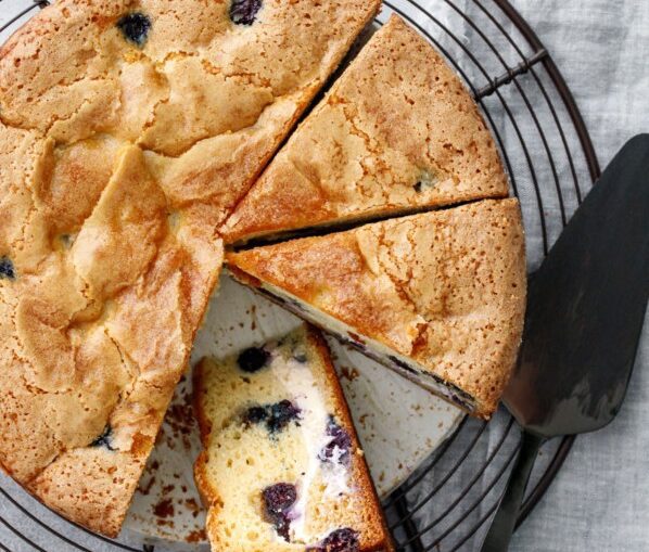 Torta con formaggio e mirtilli
