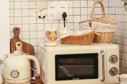 A microwave oven - Photo by Nguyen Dang Hoang Nhu U