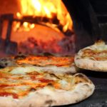 Forno a legna con pizze - Foto di Salvatore Monetti Pix