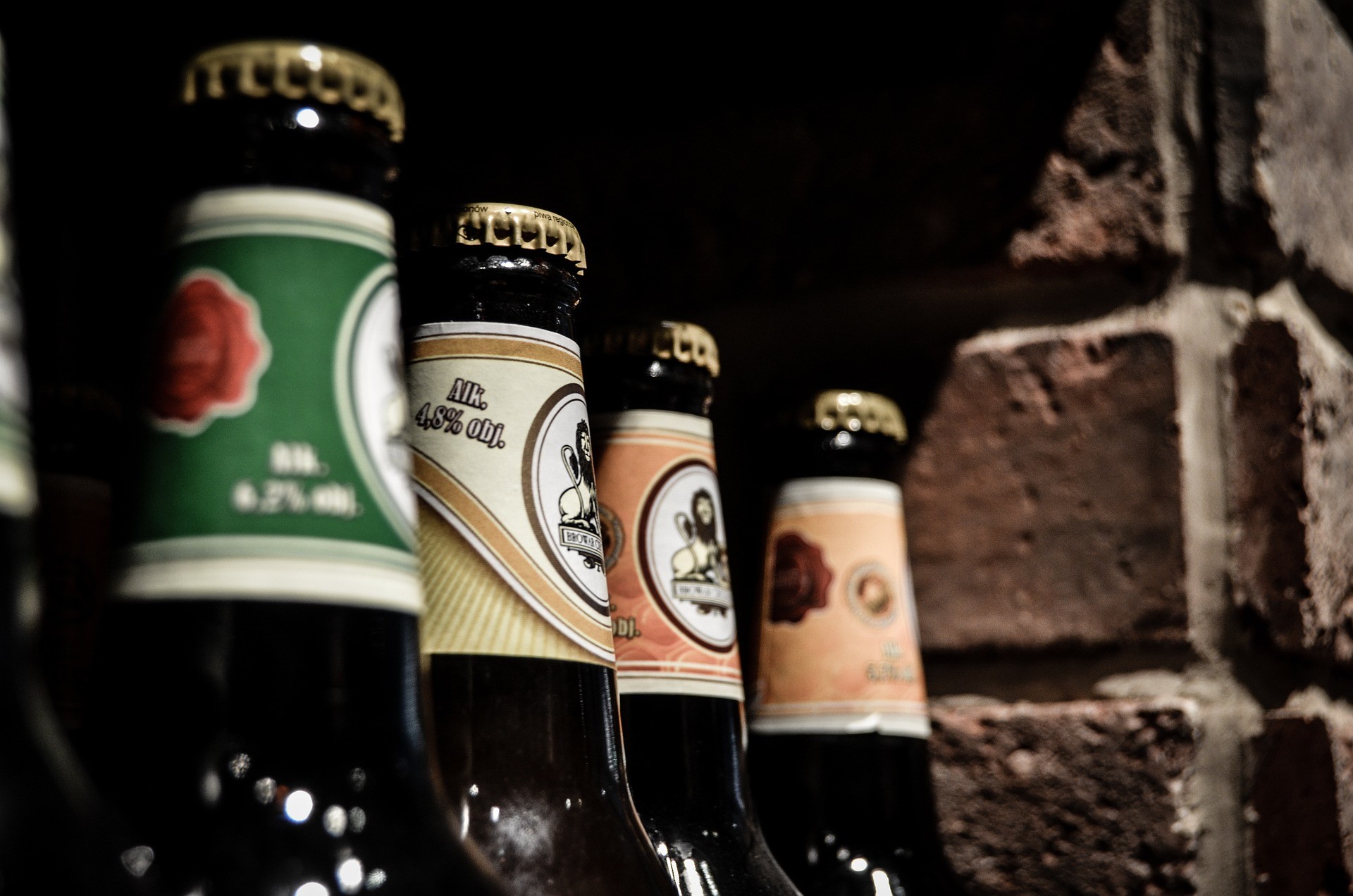 Birra in bottiglie di vetro - Foto di Michal Jarmoluk Pix