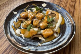 Gnocchi di zucca con crema di pecorino e funghi porcini- Foto US