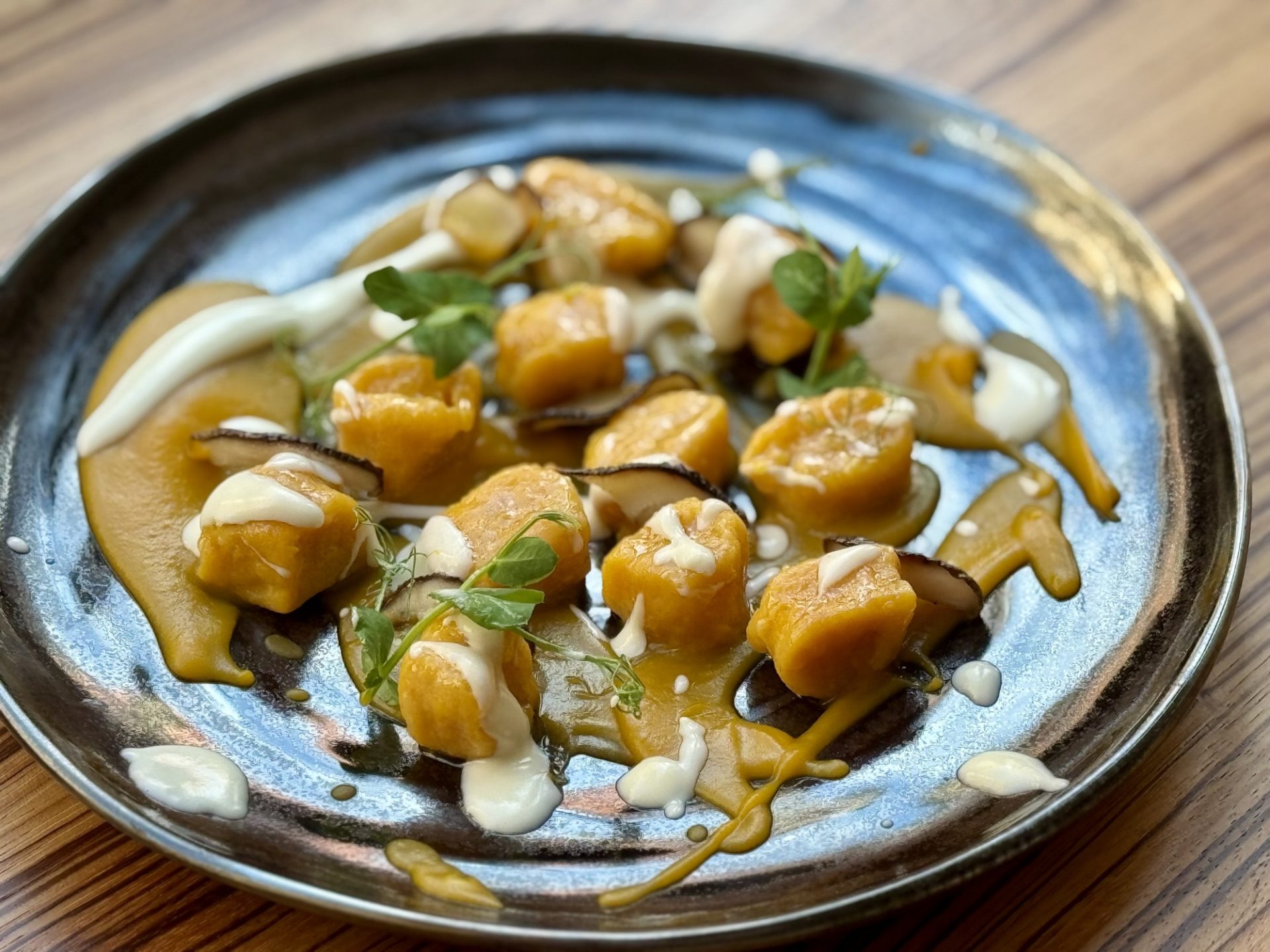 Gnocchi di zucca con crema di pecorino e funghi porcini- Foto US