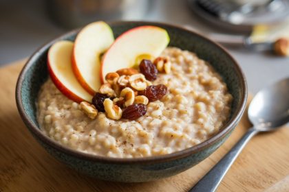 Microwave Porridge with Apples, Walnuts and Raisins - VGAI Photo
