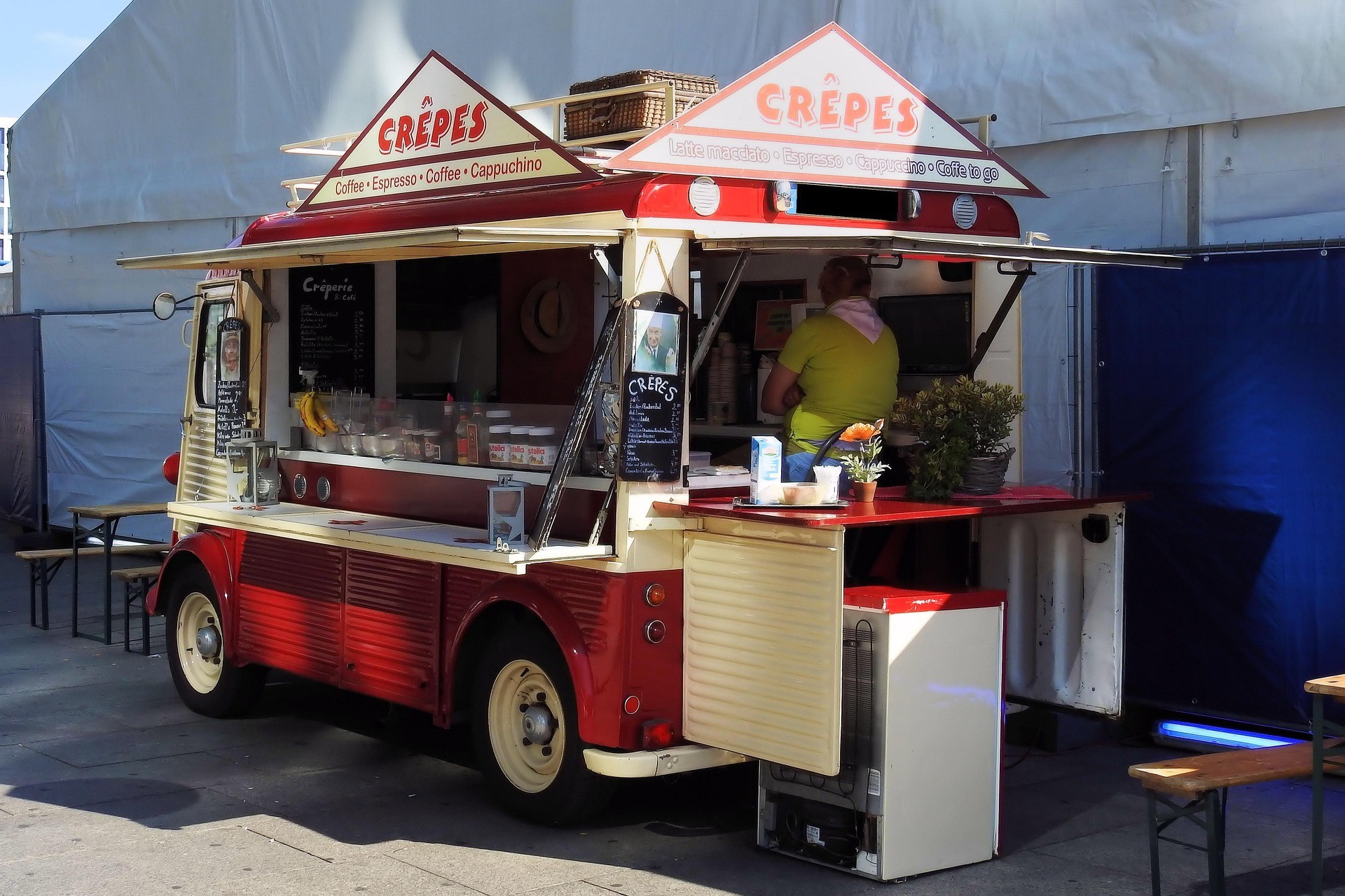 Venditore di crepes in strada - Foto di Hans Benn Pix