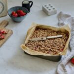 Barrette crumble fragola e rabarbaro rosa - Foto VGAI